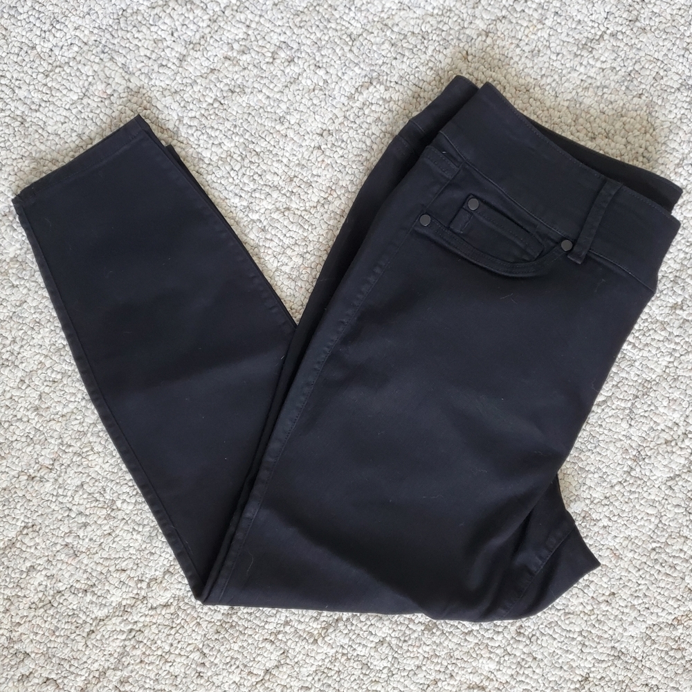 Torrid Black Skinny Jeans New With Tags Size 20S Short 3 button closure